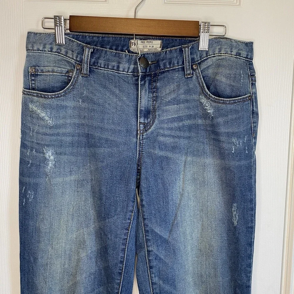 Free People Denim Jeans Women's‎ 28 Distressed Fray Raw Hem Straight Dark Wash - Picture 2 of 4